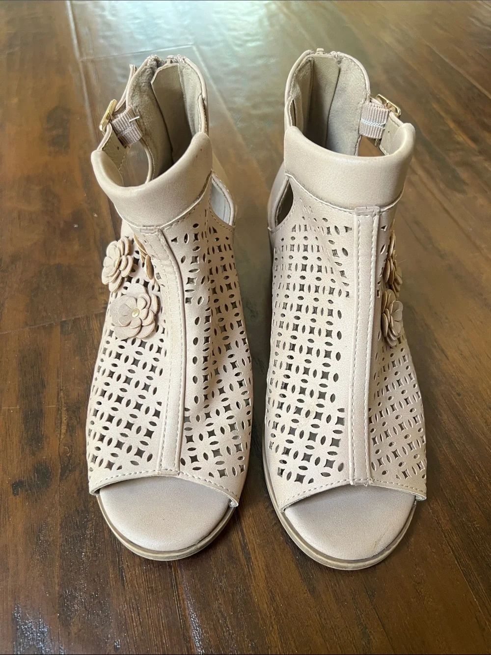 Jellypop Girls' Floral Laser-Cut Open-Toe Booties - Beige Size 3